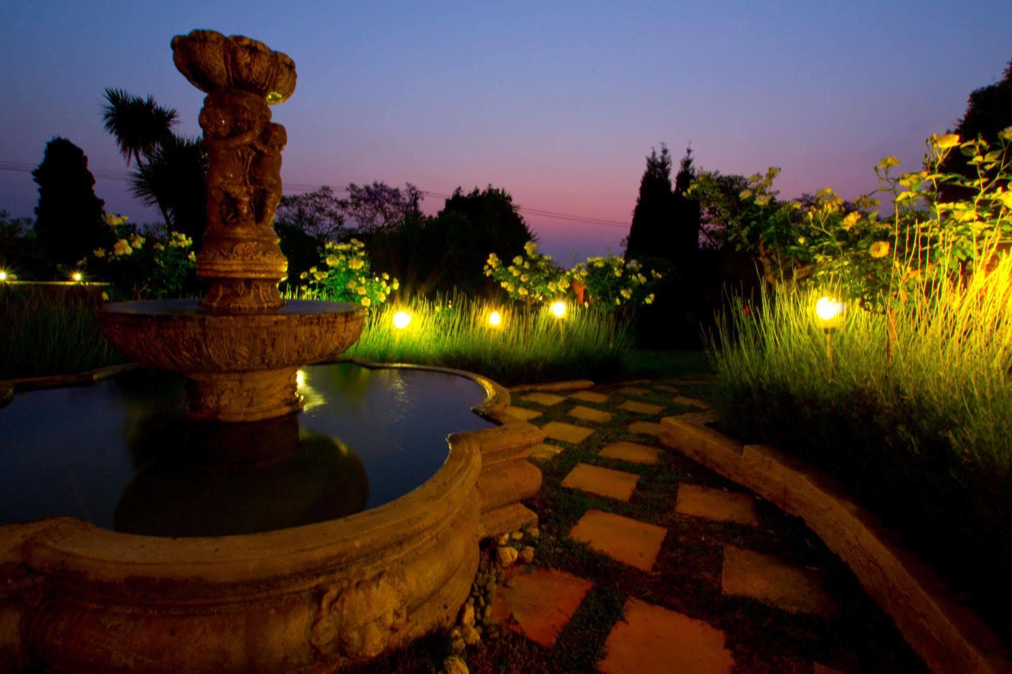 Little Tuscany Boutique Hotel Йоханнесбург Экстерьер фото